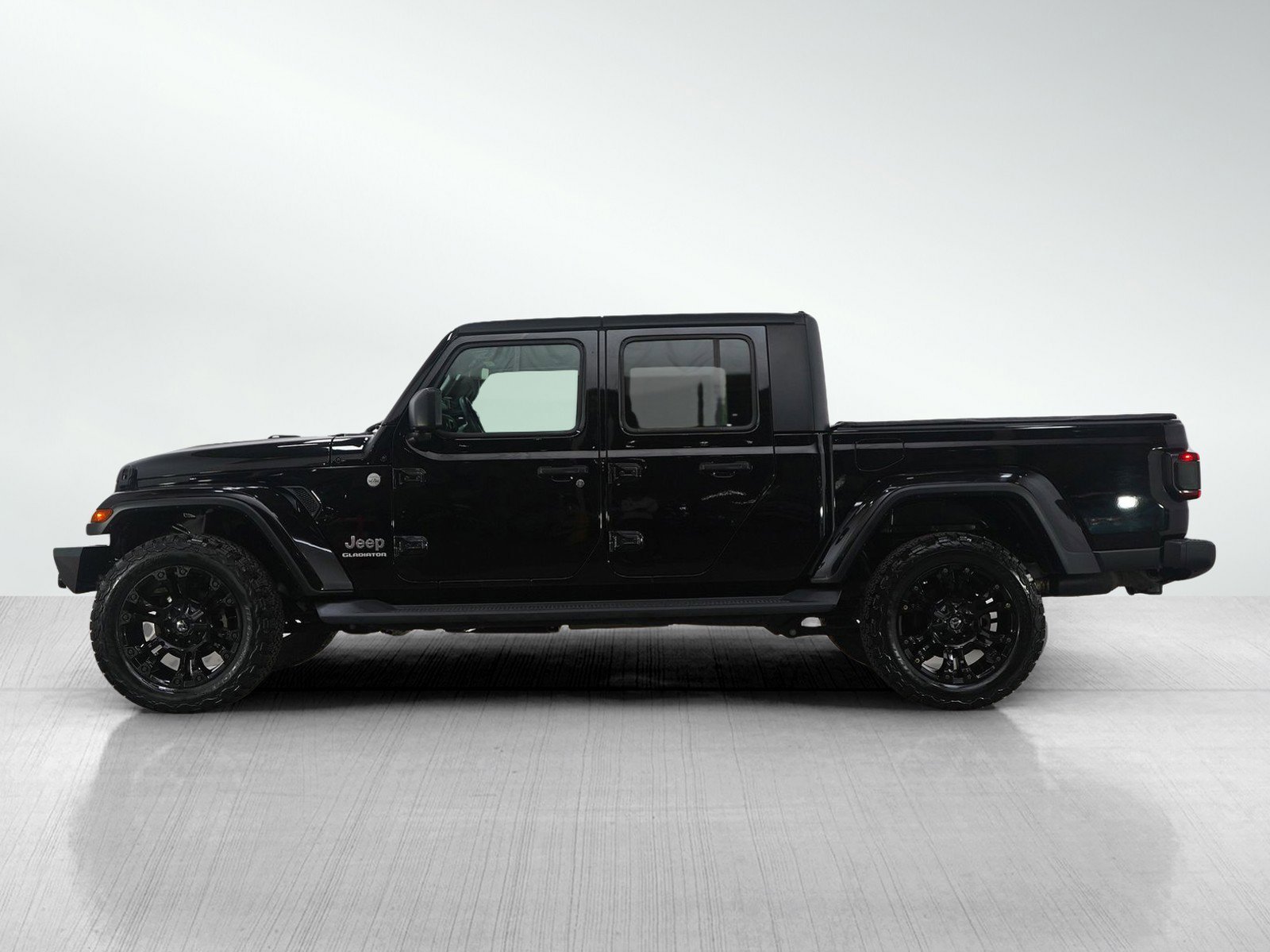 Used 2020 Jeep Gladiator Overland with VIN 1C6HJTFG0LL132224 for sale in Burnsville, Minnesota