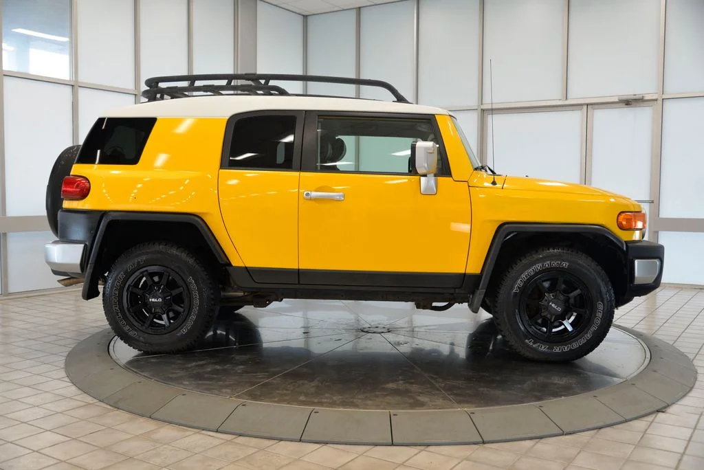 Used 2007 White Toyota Base image 9