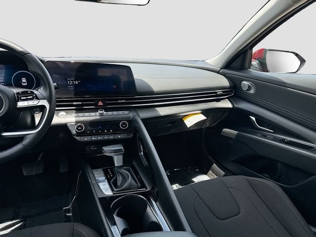 Used 2025 Red Hyundai SEL Convenience image 22