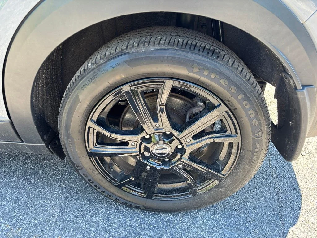 Used 2024 Gray Nissan SR image 33
