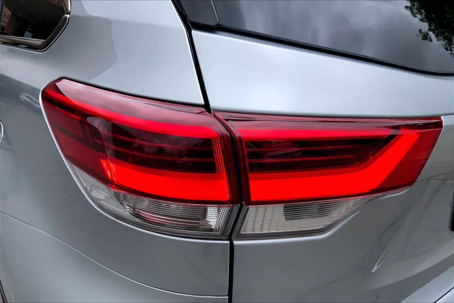 Used 2019 Celestial Silver Metallic Toyota XLE image 29