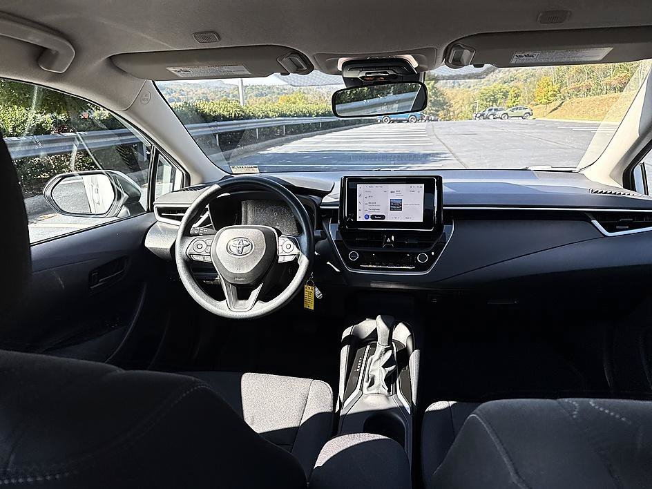 Used 2026 Pearl Toyota LE image 19