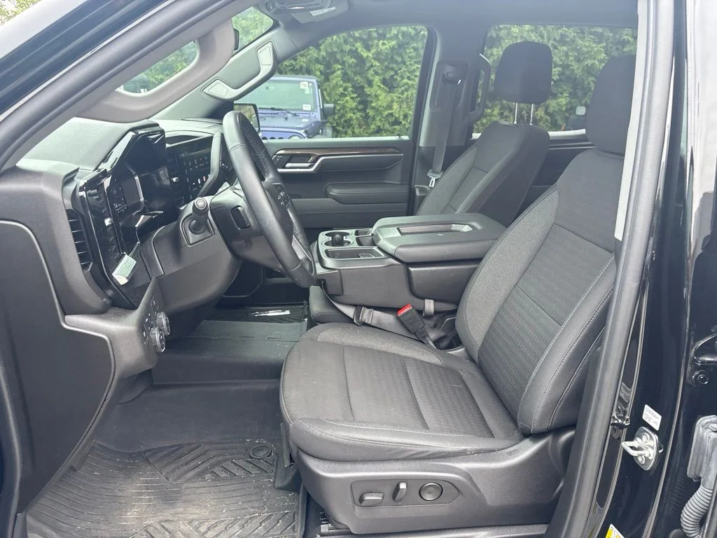 Used 2025 Black Chevrolet RST image 8