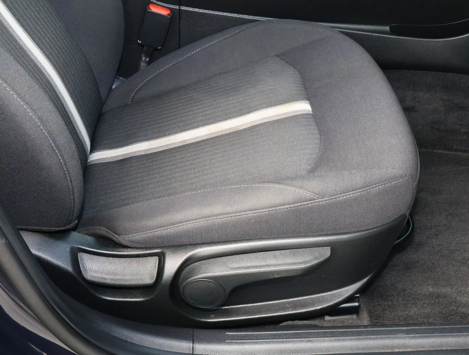 Used 2024 Carbon Blue Hyundai SEL image 16