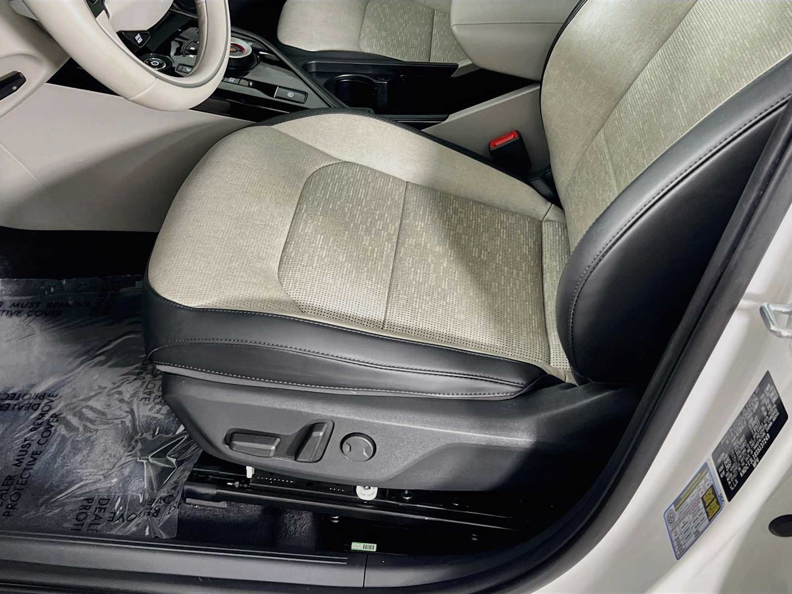 Used 2025 Snow White Pearl Kia Wave image 20