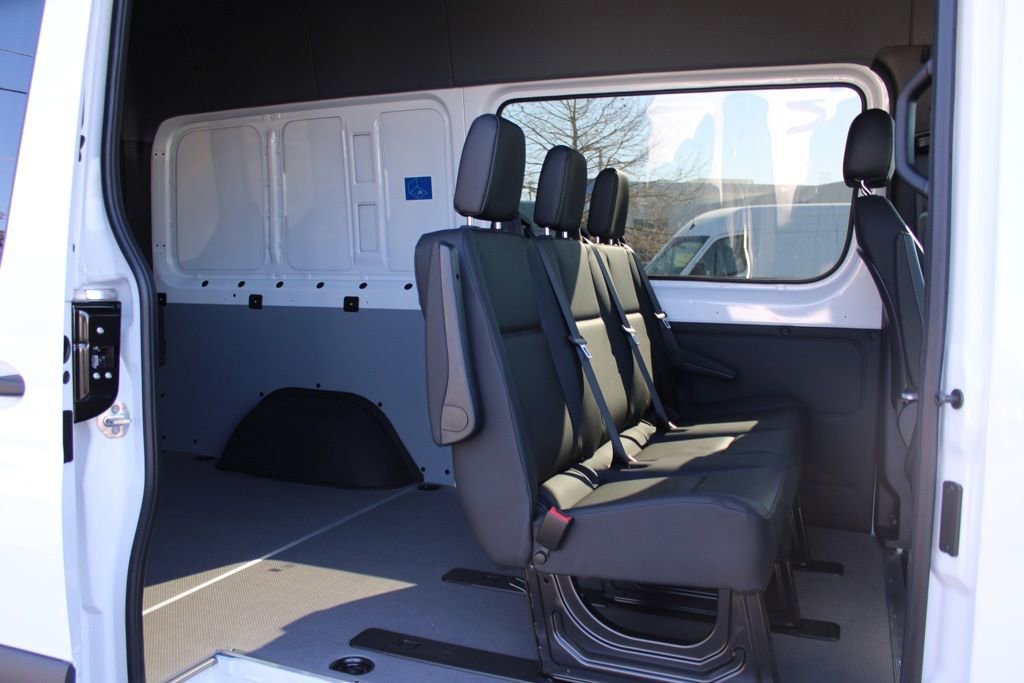 New 2026 Arctic+White Mercedes-Benz Crew 144 WB image 51