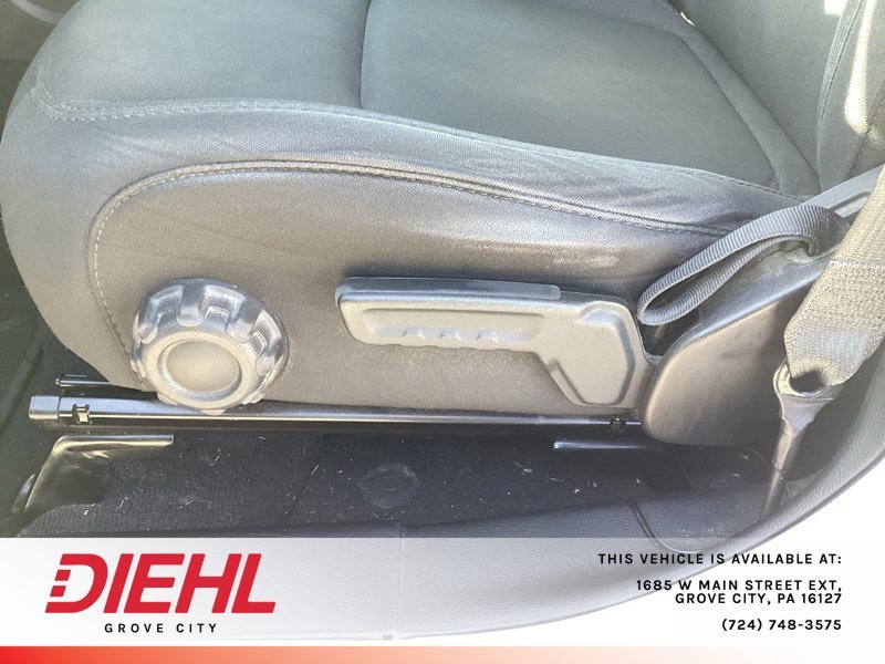Used 2019 White Jeep Unlimited Sahara image 17