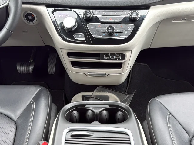 Used 2024 White Chrysler Touring L image 33