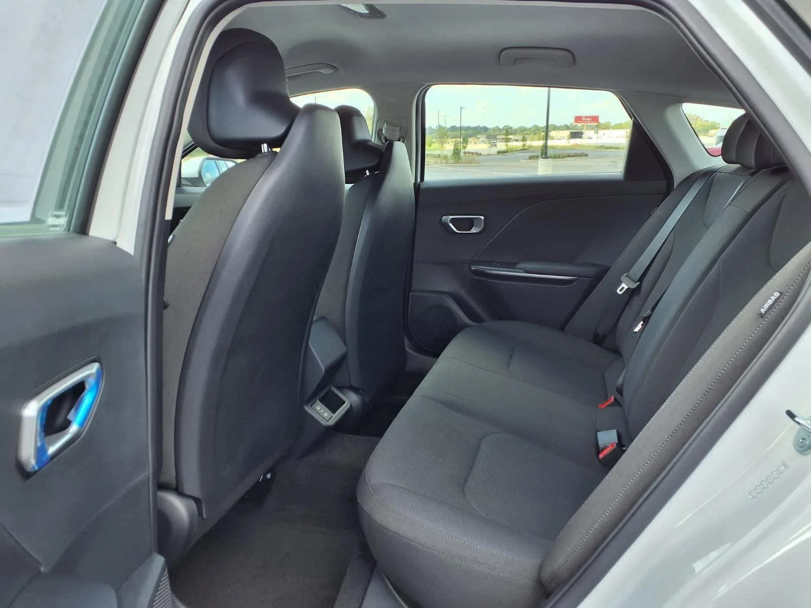 New 2026 Snow White Pearl Kia LXS image 15