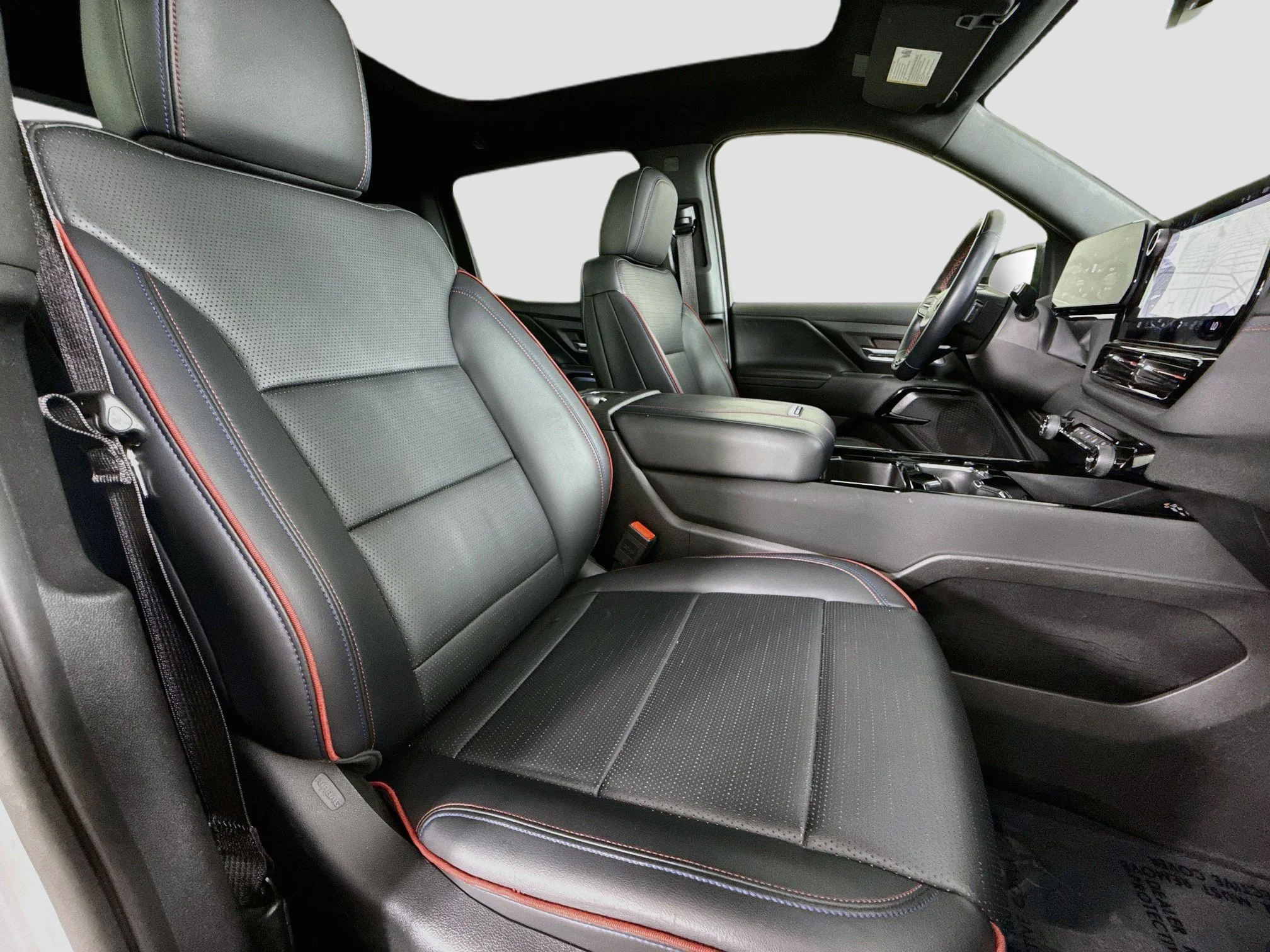 Used 2024 Summit White Chevrolet RST image 31