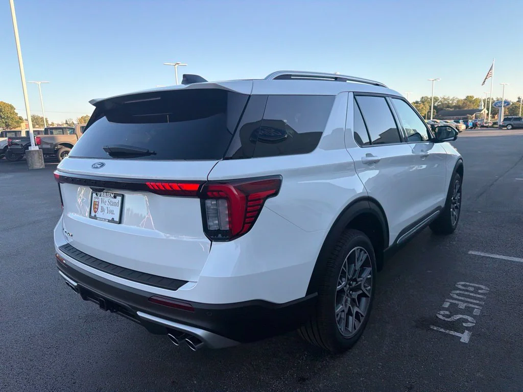 New 2027 Star White Metallic Tri-Coat Ford Platinum™ image 5