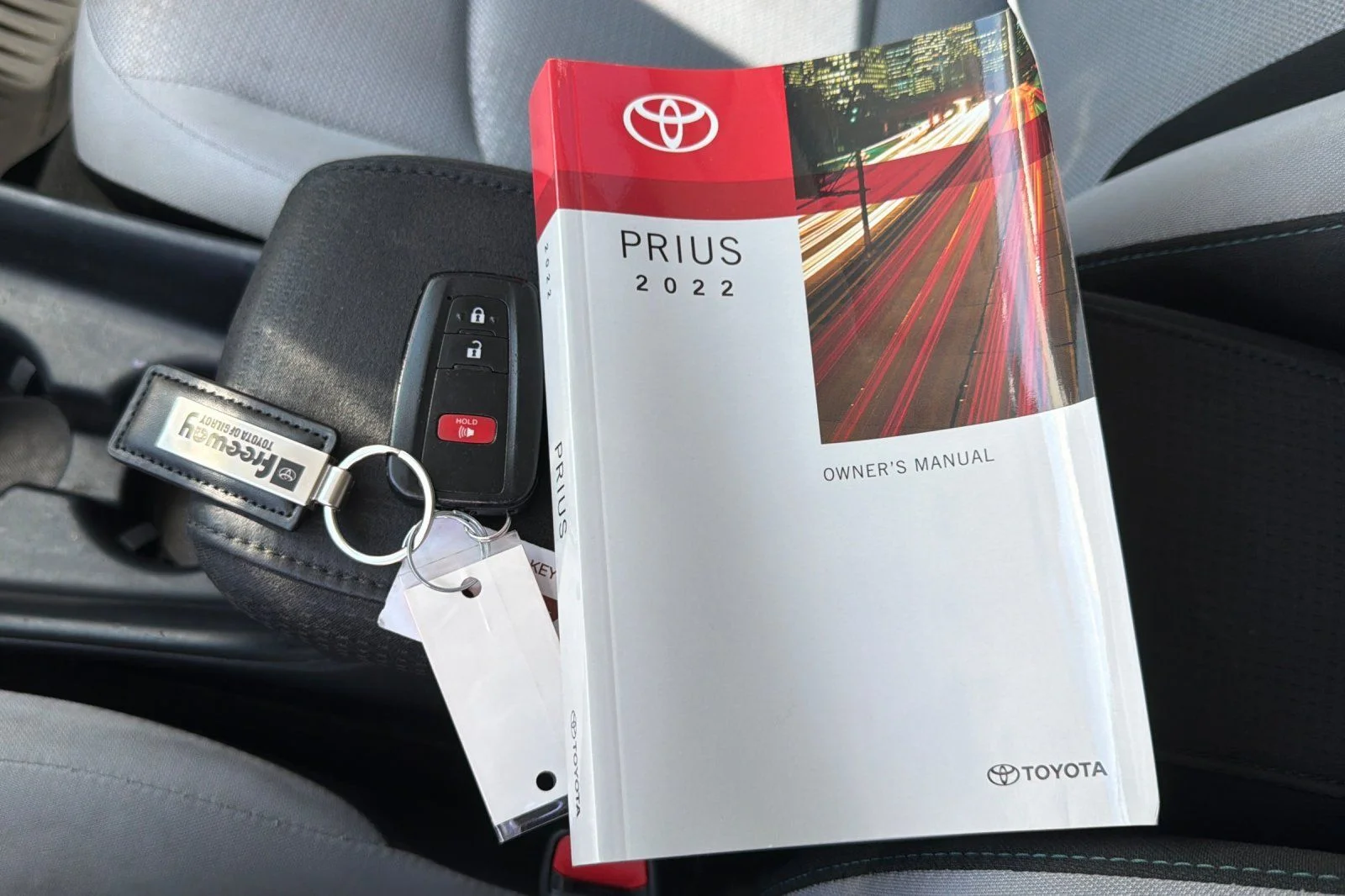 Used 2022 Gray Toyota LE image 4
