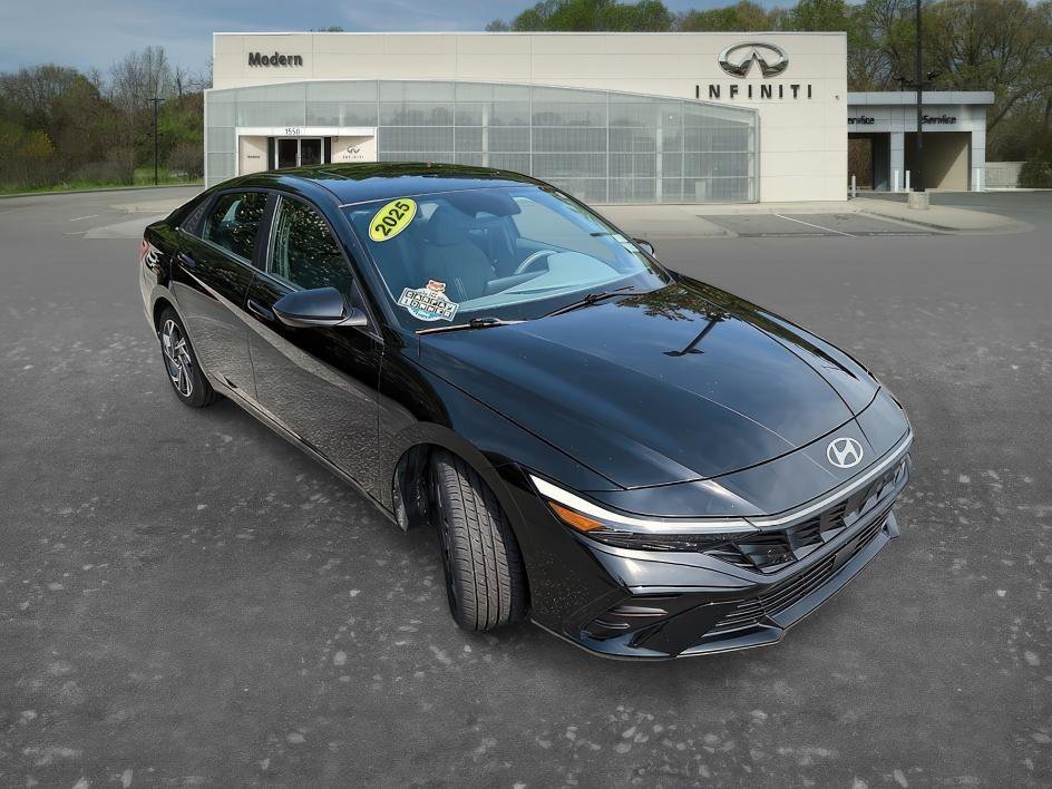 Used 2025 Abyss Black Hyundai SEL Convenience image 2