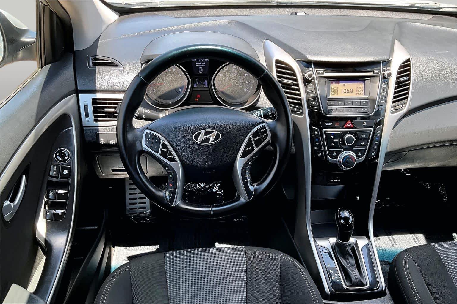 Used 2013 Shimmering Silver Hyundai  image 6