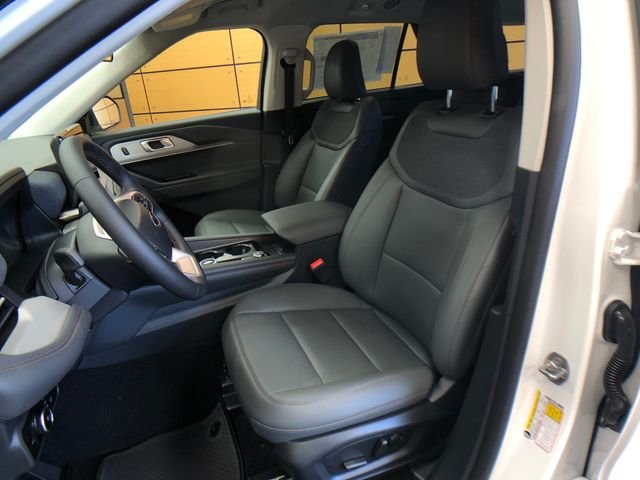 New 2026 Star White Metallic Tri-Coat Ford Active image 10
