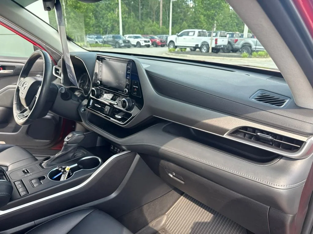 Certified Used 2022 Ruby Flare Pearl Toyota XLE image 31