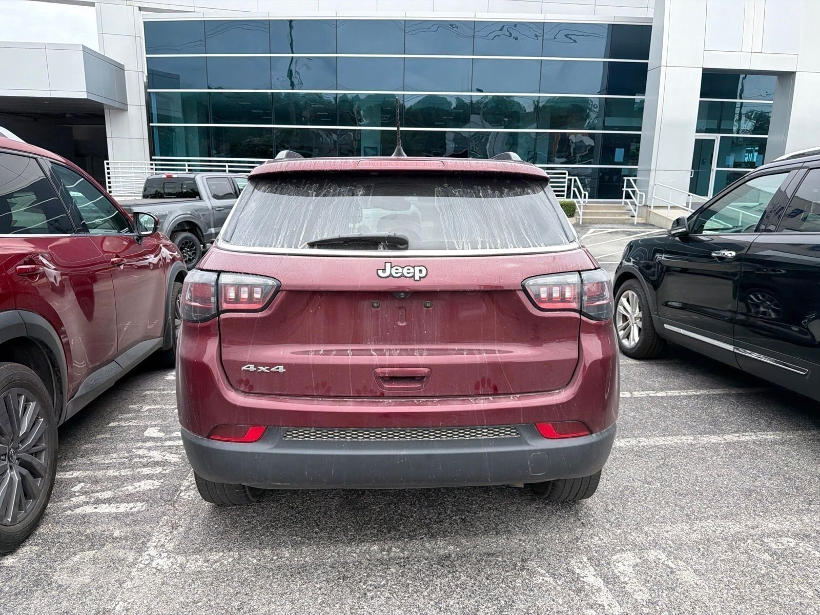 Used 2022 Velvet Red Pearlcoat Jeep Latitude Lux image 6