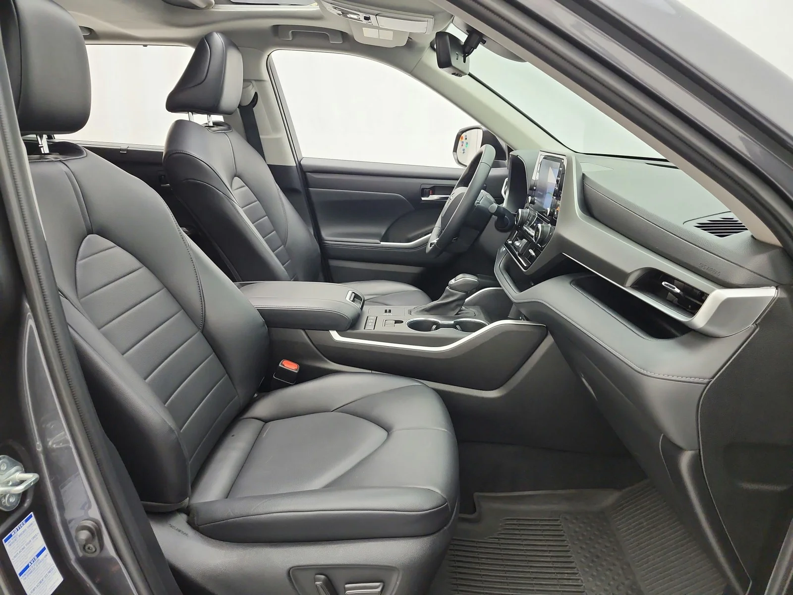 Used 2021 Magnetic Gray Metallic Toyota Hybrid XLE AWD (Natl) image 19