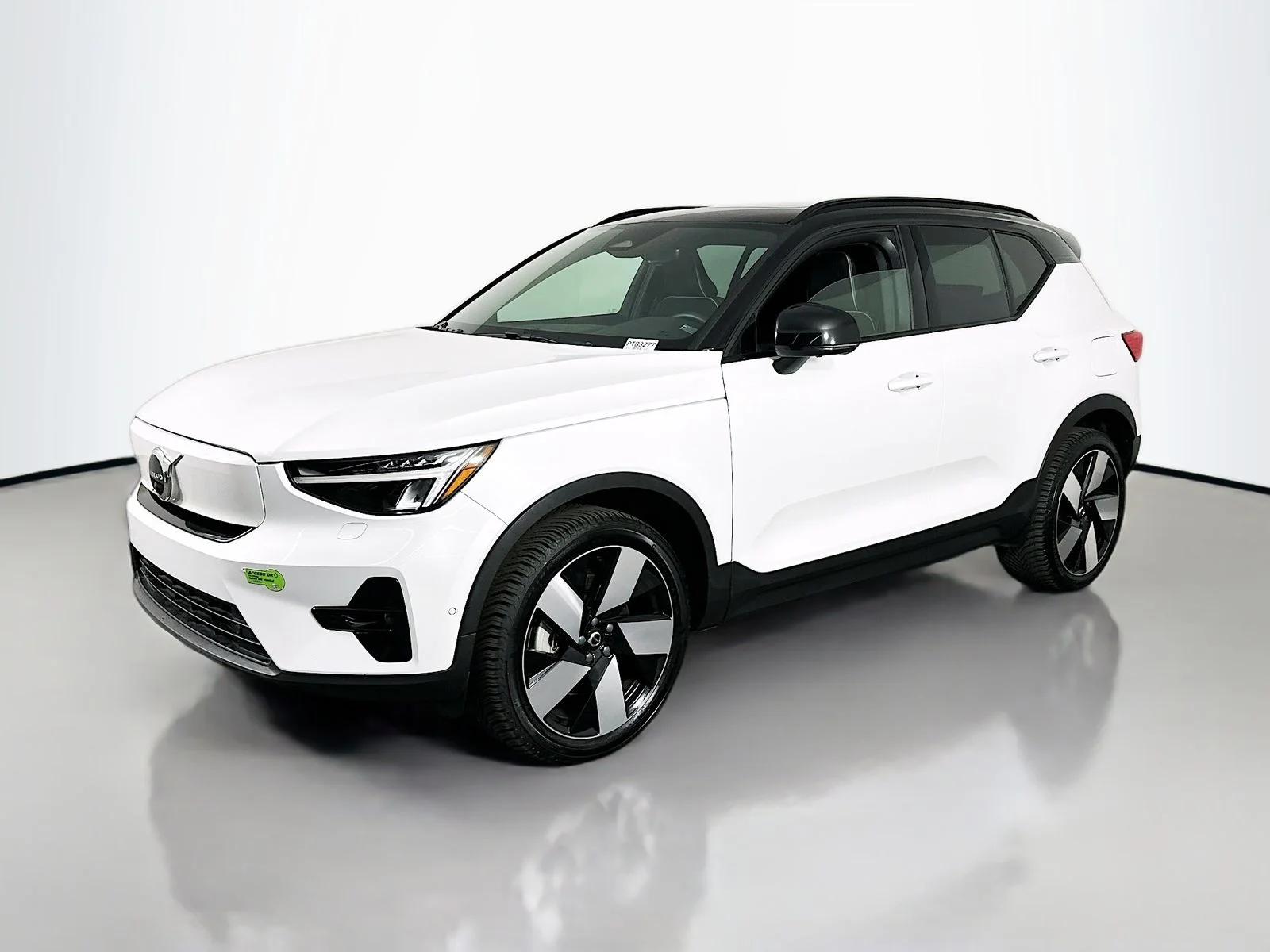 Used 2023 Crystal White Volvo Ultimate image 3