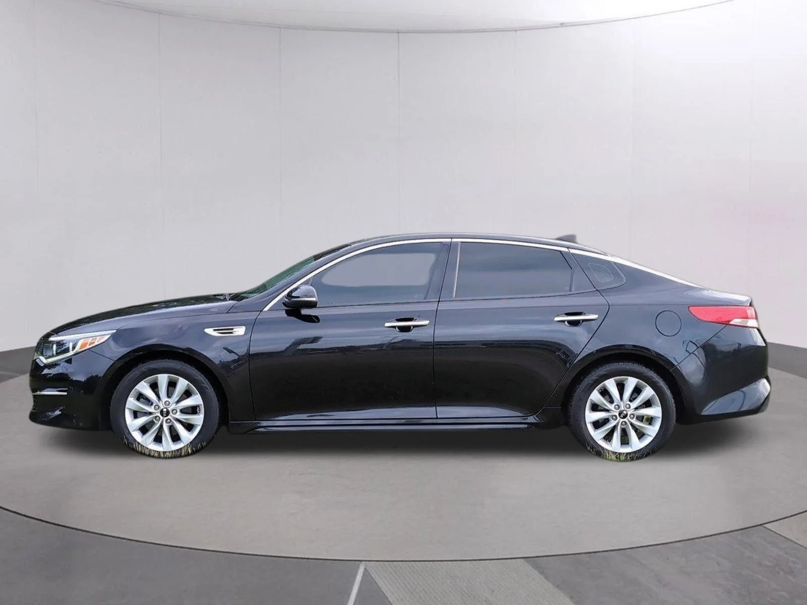 Used 2016 Ebony Black Kia EX image 2