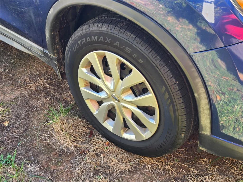 Used 2018 Blue Nissan S image 16