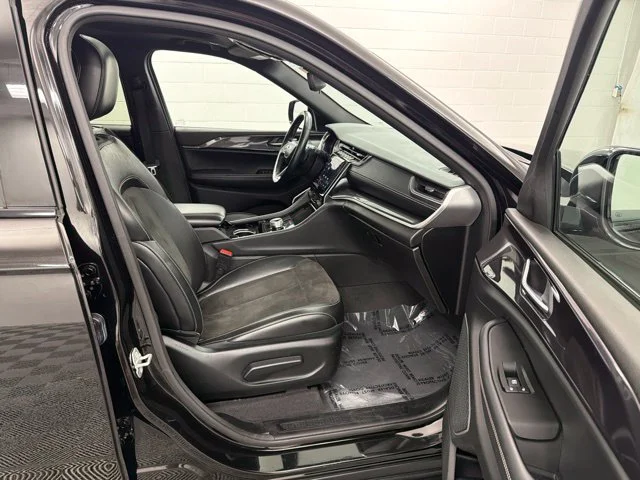 Used 2021 Black Jeep Altitude image 24