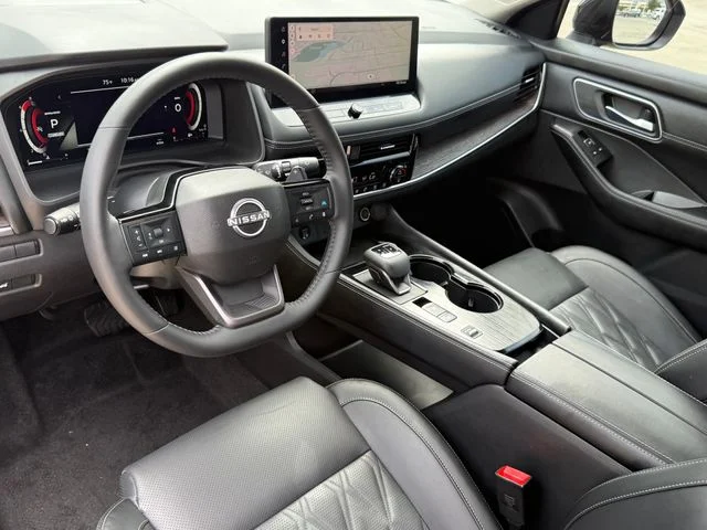 Used 2025 Gold Nissan Platinum image 9