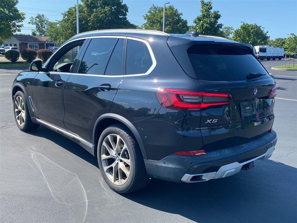 Used 2022 Black Sapphire Metallic BMW xDrive40i image 9