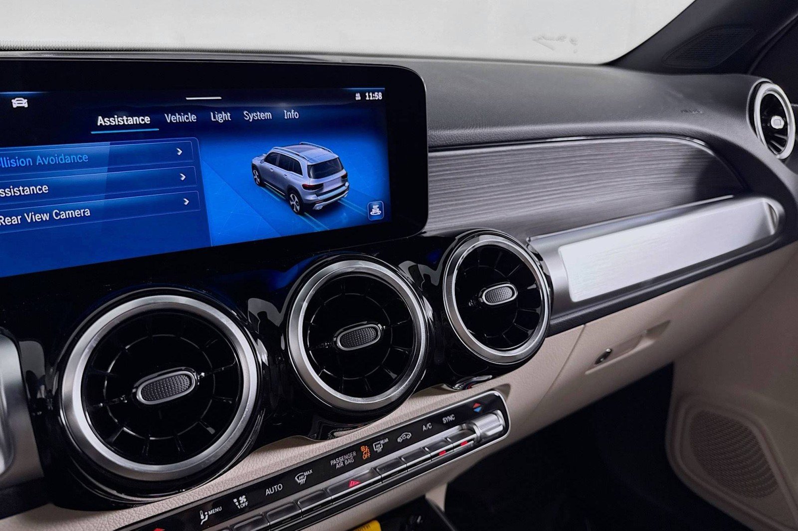 Certified Used 2026 Polar White Mercedes-Benz GLB 250 image 21