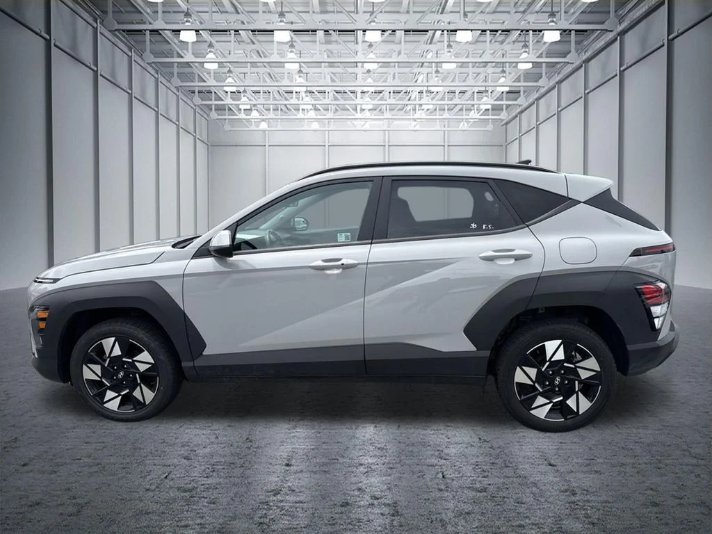 Used 2025 Gray Hyundai SEL image 2