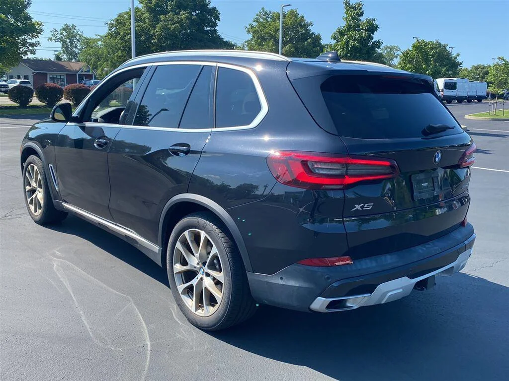 Used 2022 Black Sapphire Metallic BMW xDrive40i image 9