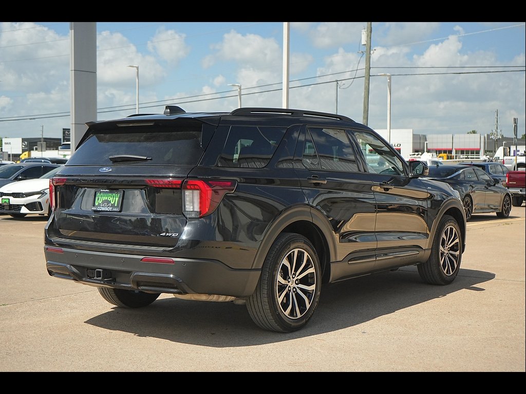 Used 2025 Agate Black Ford ST-Line image 4