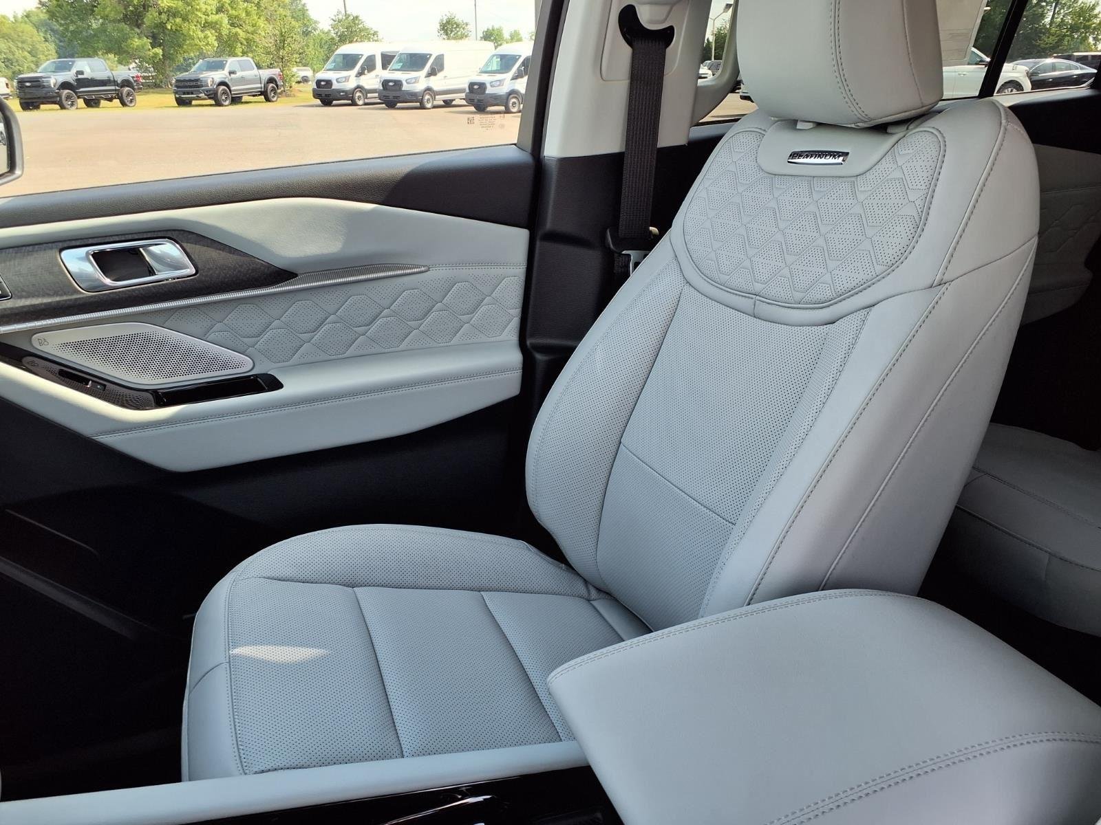 New 2026 Star White Metallic Tri-Coat Ford Platinum™ image 21