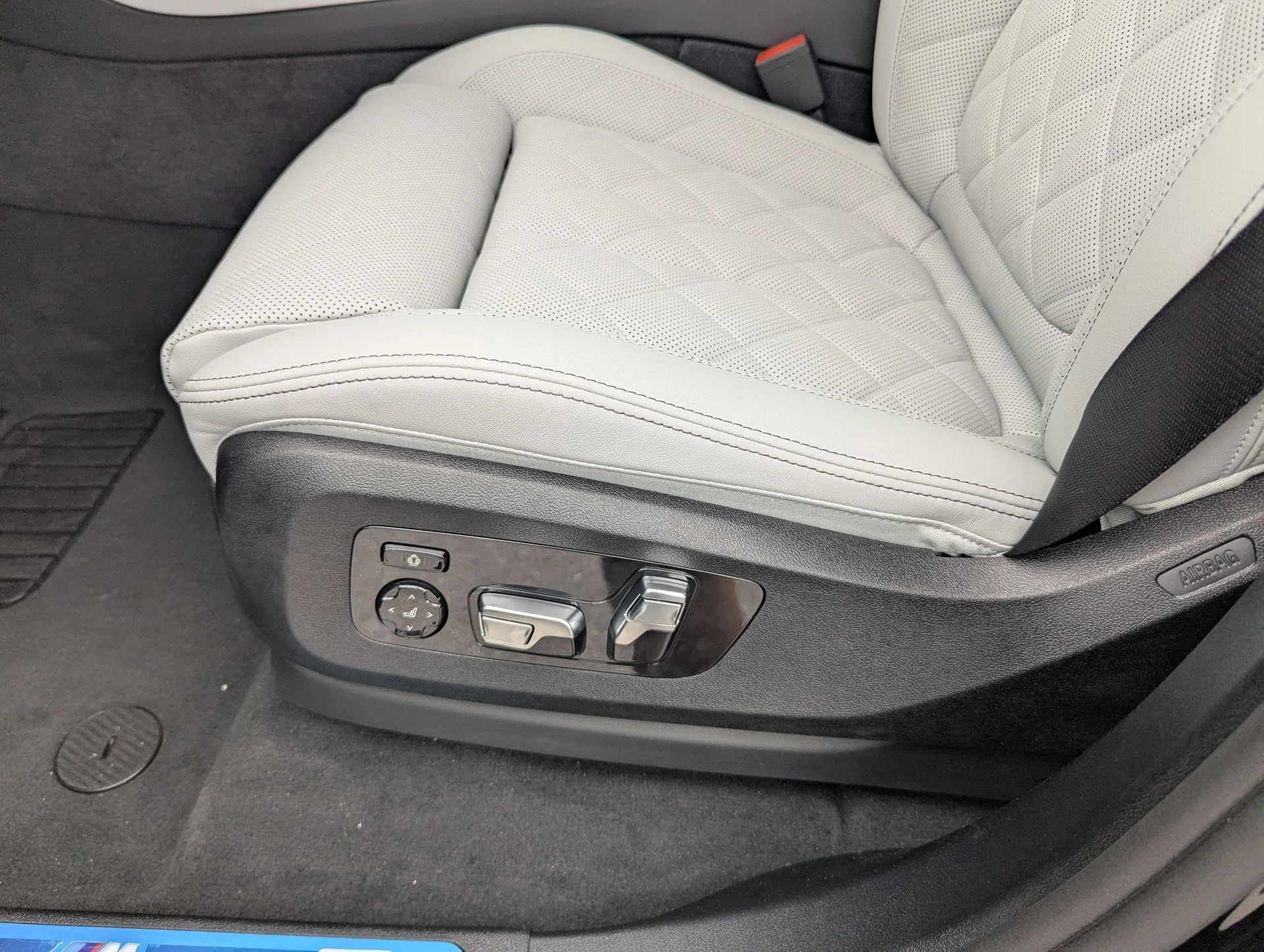 New 2026 Black Sapphire Metallic BMW xDrive50e image 20