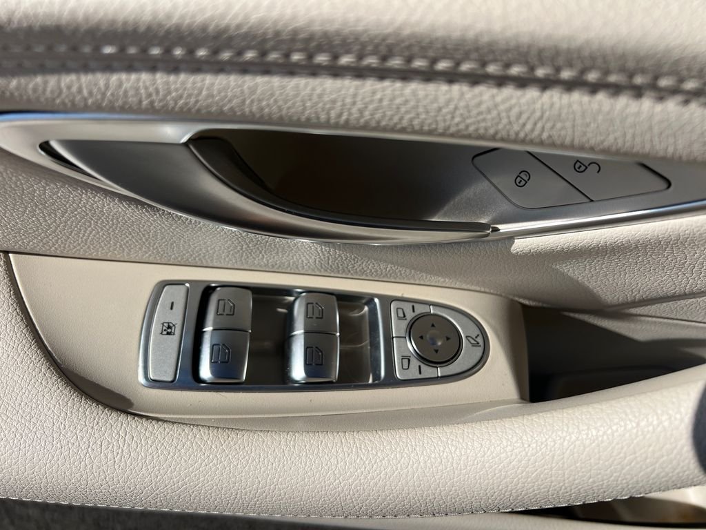 Used 2019  Mercedes-Benz E 300 image 11