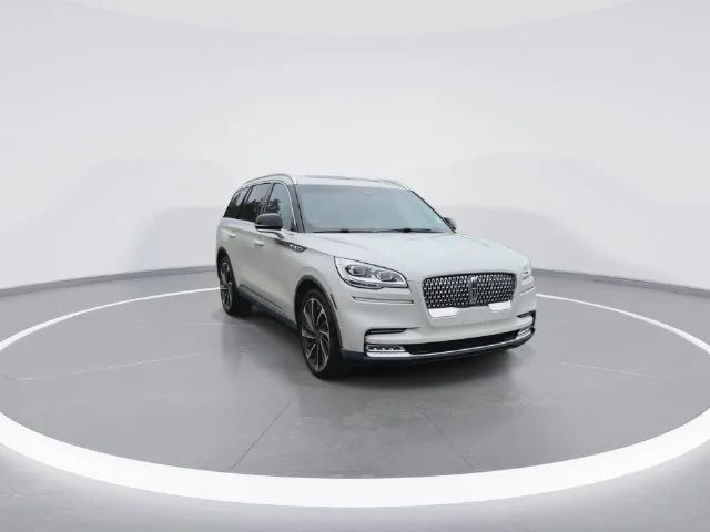 Used 2020 White Lincoln Reserve image 2