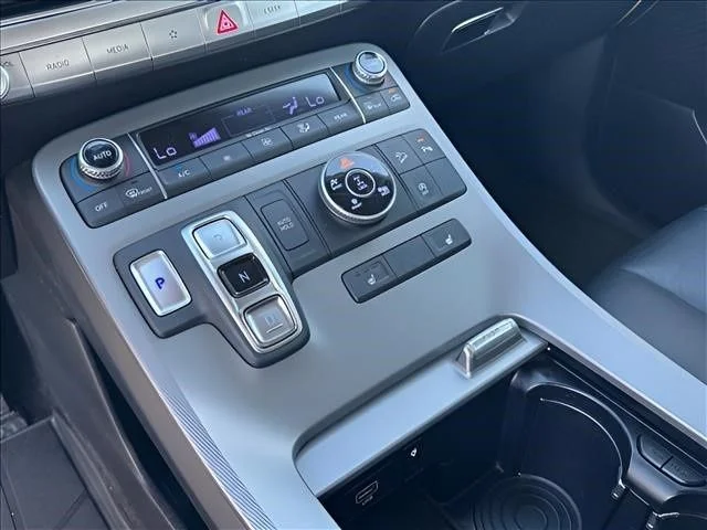 Used 2022 Gray Hyundai SEL image 23