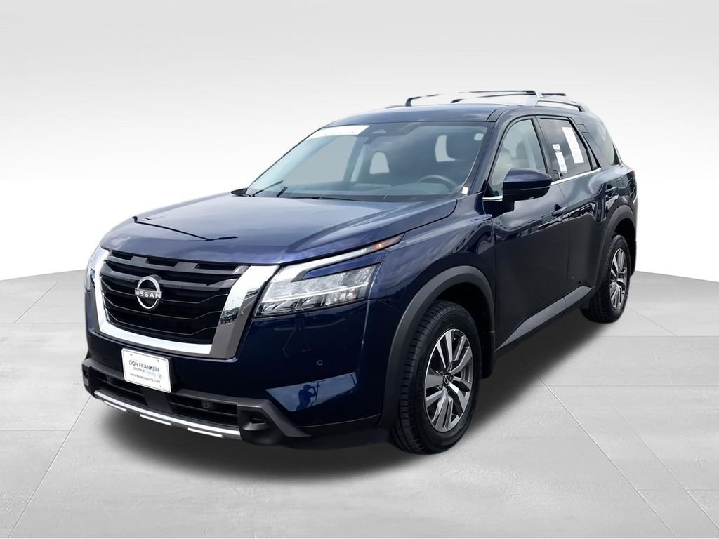 Used 2023 Blue Nissan SL image 4