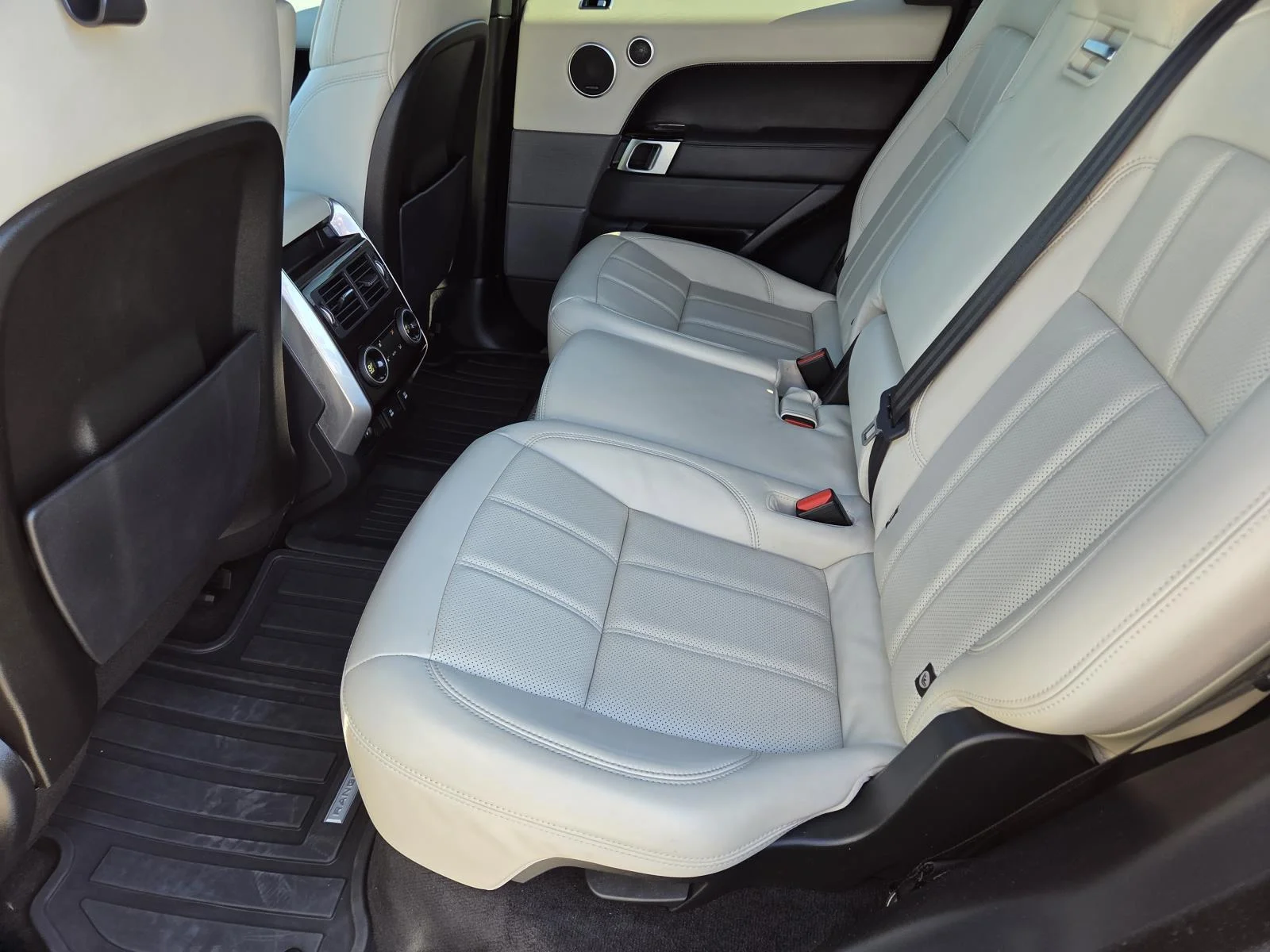 Used 2020 Narvik Black Land Rover HSE Dynamic image 35