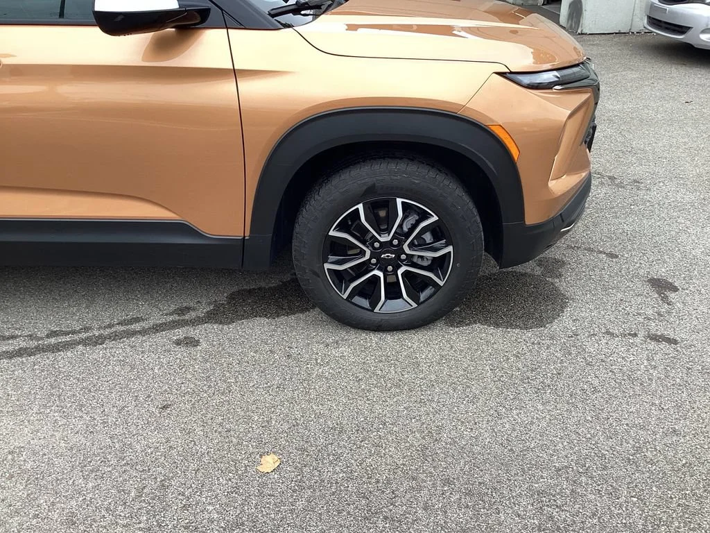 Used 2024 Copper Harbor Metallic Chevrolet ACTIV image 19