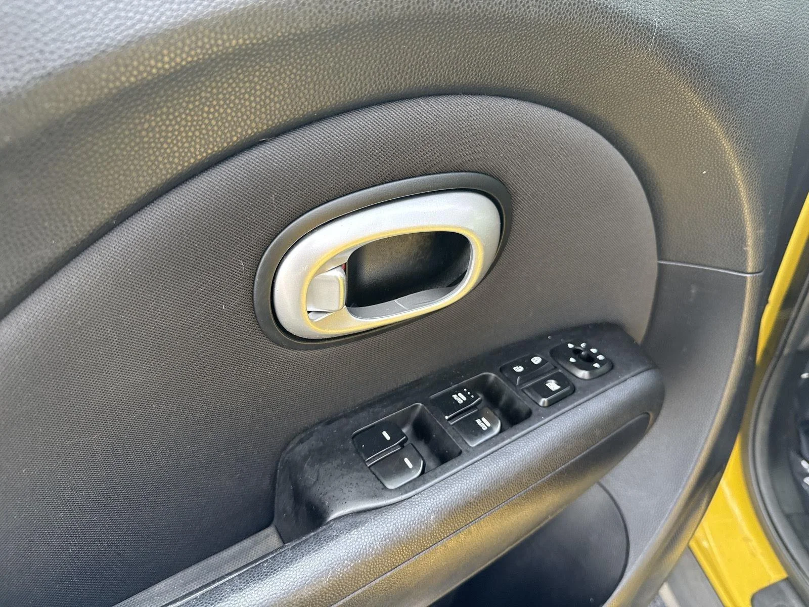 Used 2014 Solar Yellow Kia + image 19