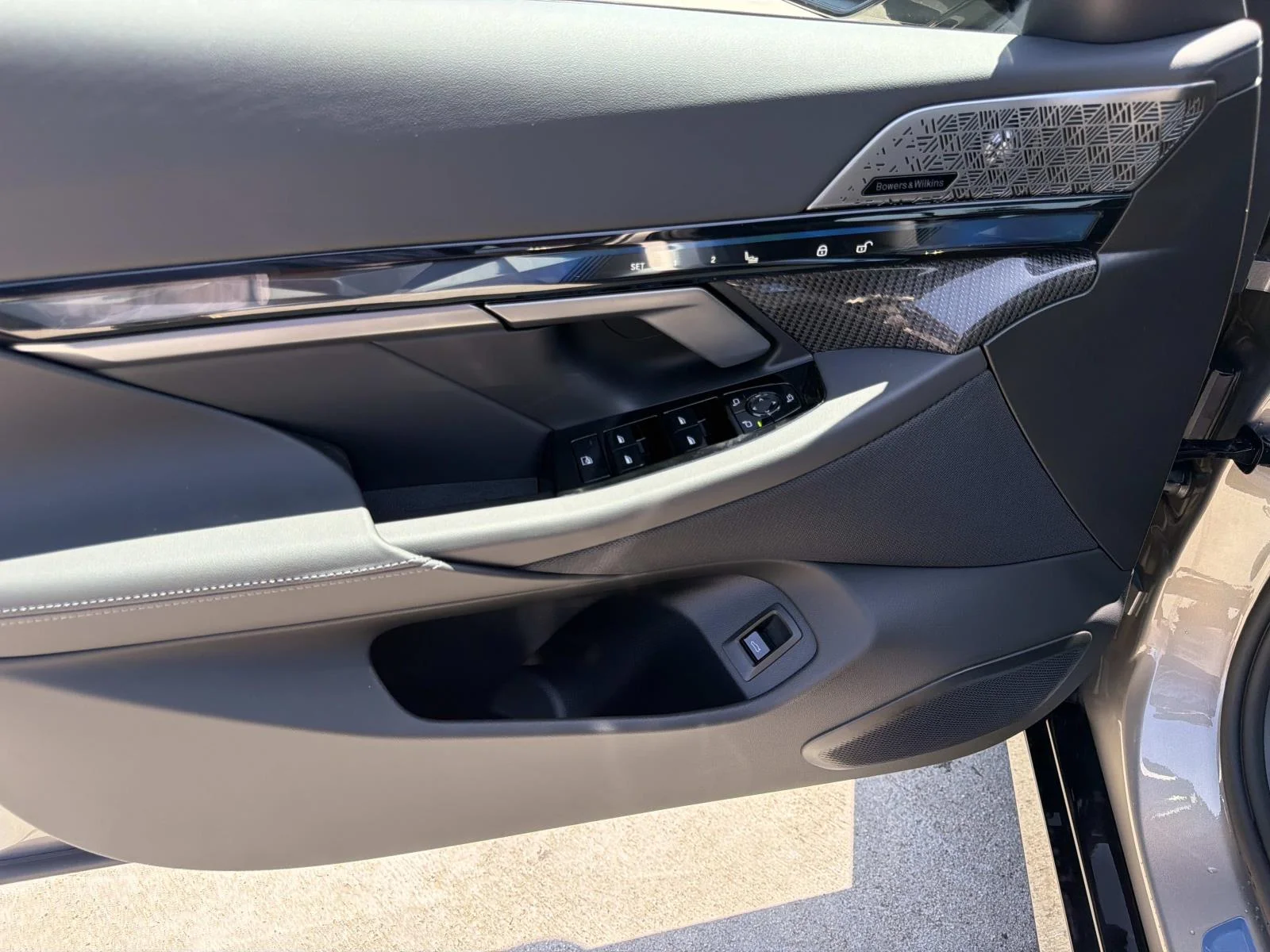 New 2026 Oxide Grey Metallic BMW M60 image 11