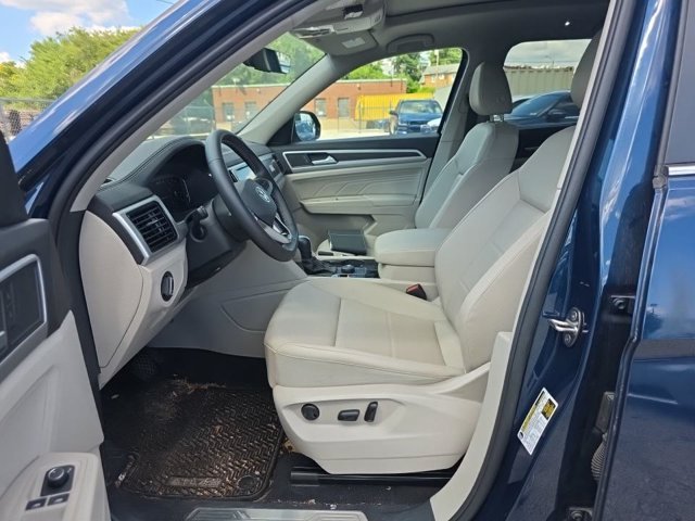 Certified Used 2023 Tourmaline Blue Metallic Volkswagen 3.6L V6 SE w/Technology image 3