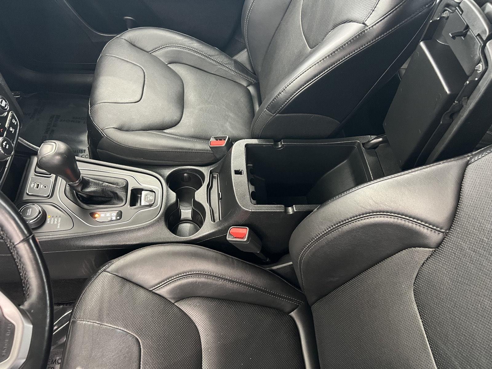 2021 Jeep Cherokee Latitude Lux - Photo 18