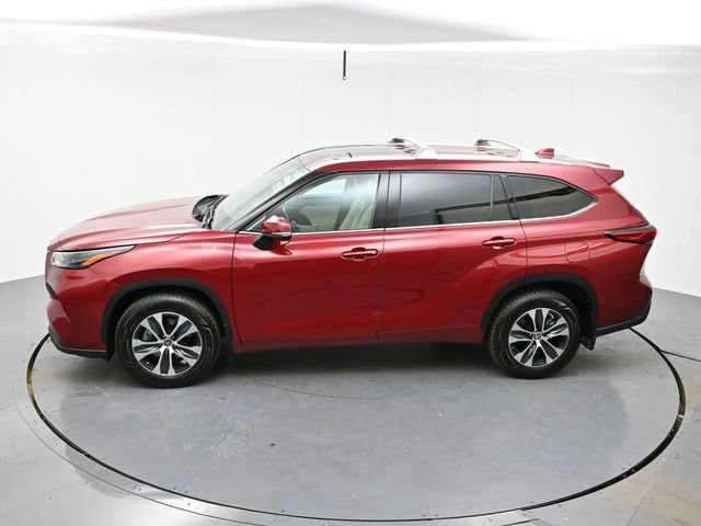 Used 2022 Ruby Flare Pearl Toyota XLE image 37