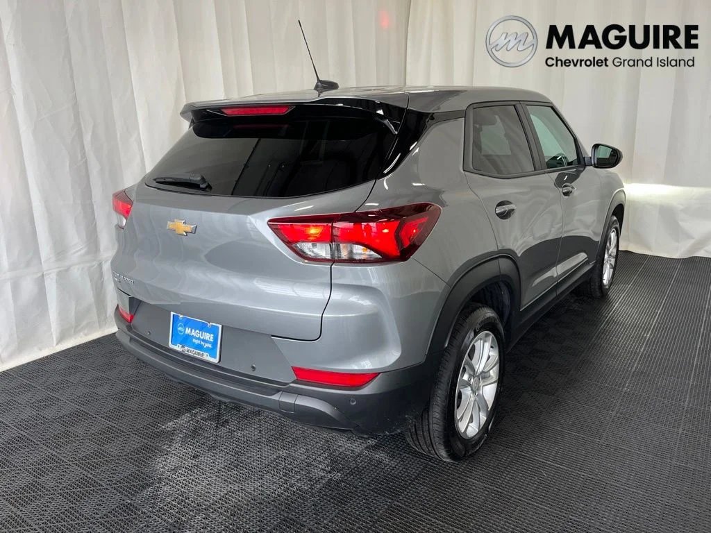 Used 2025 Gray Chevrolet LS image 27