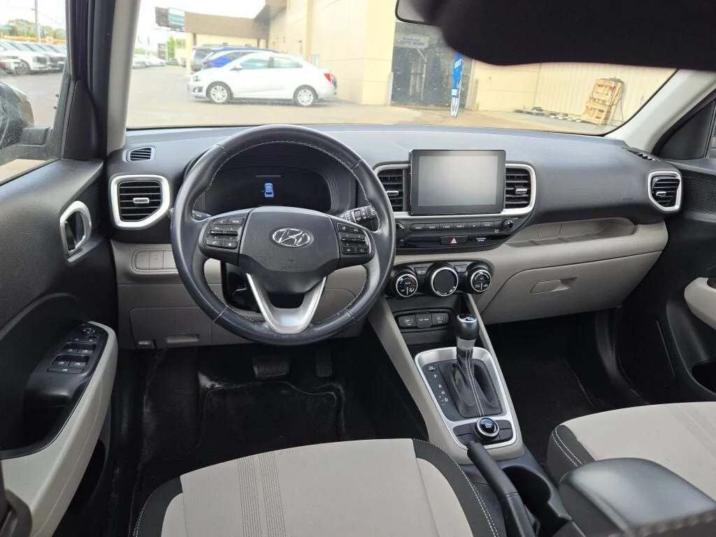 2023 Hyundai Venue SEL - Photo 17