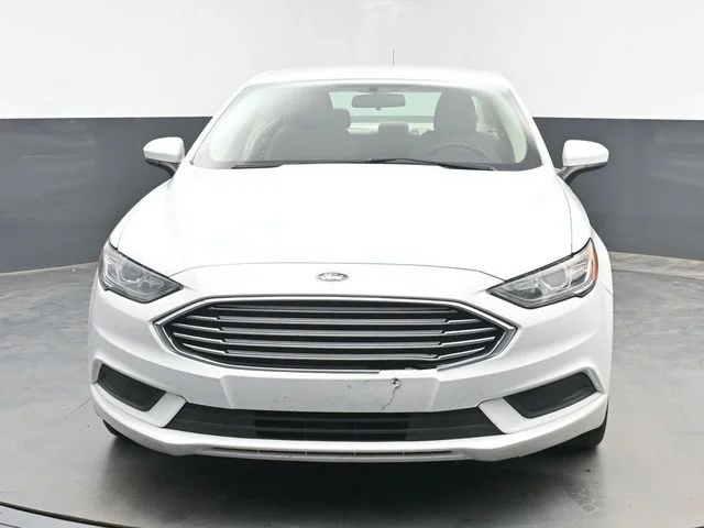 Used 2017 Oxford White Ford SE image 3