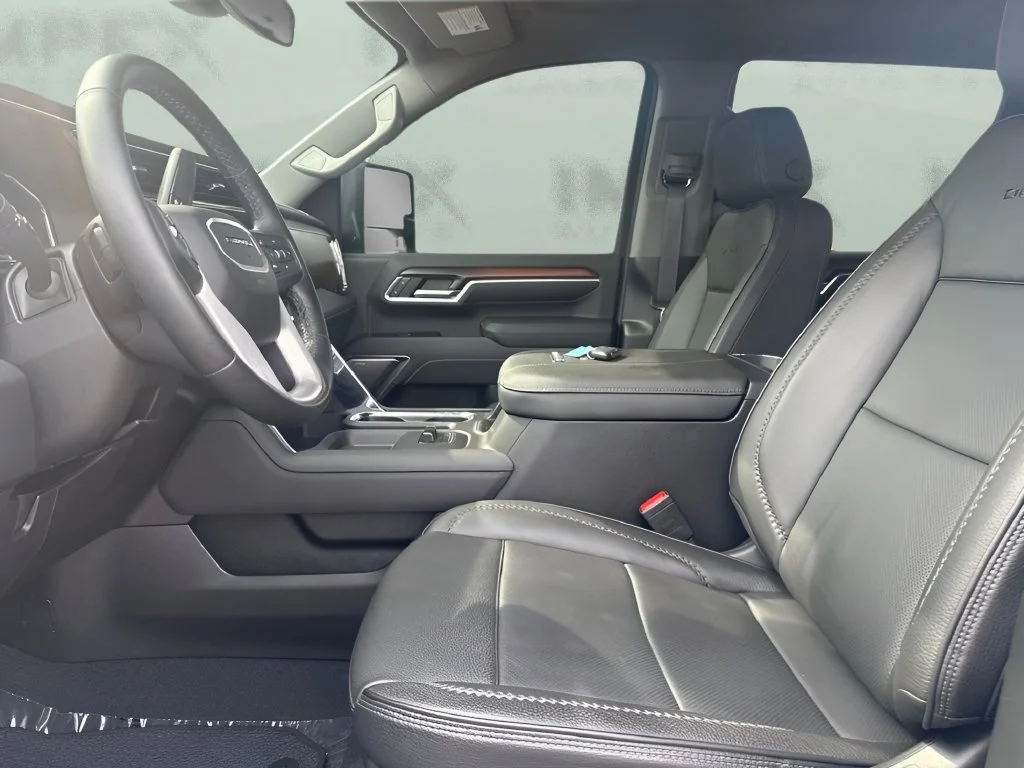 Used 2025 Onyx Black GMC Denali image 9
