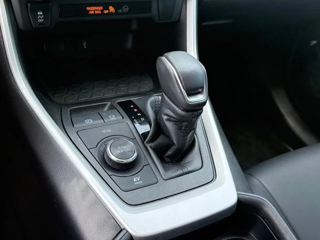 Certified Used 2021 BLUEPRINT Toyota XLE Premium image 22